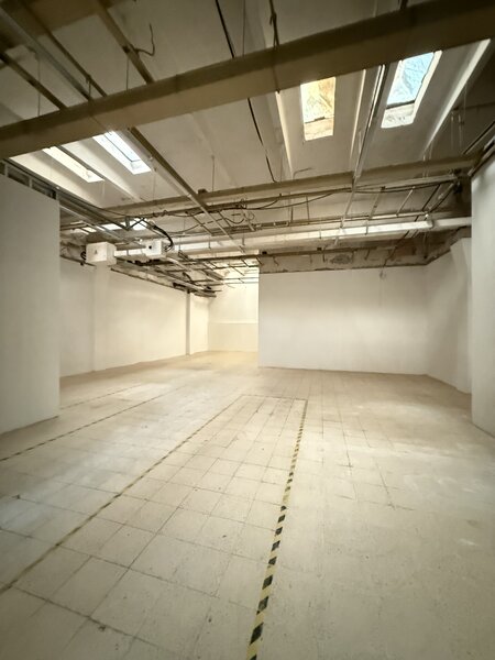 Aviatiei, metrou la 3 min., hala - 205 mp, parter, depozitare logistica.